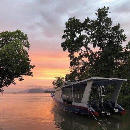 Nomad Divers Bangka Likupang Buitenkant foto