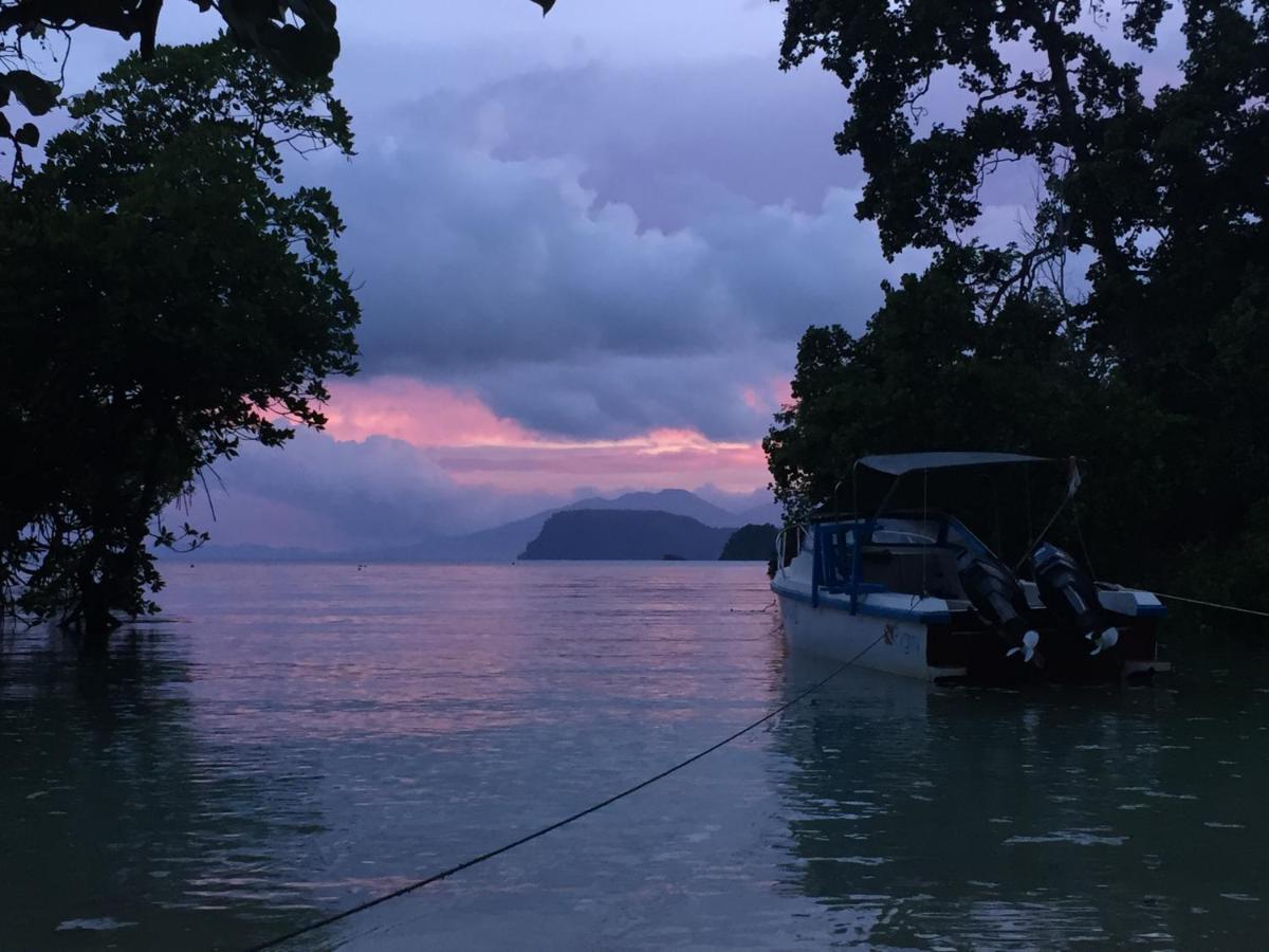 Nomad Divers Bangka Likupang Buitenkant foto