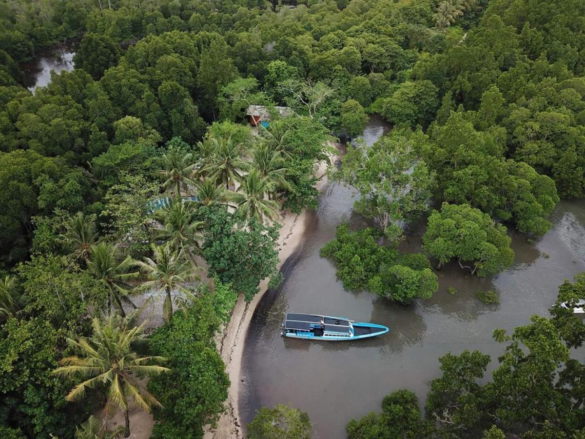 Nomad Divers Bangka Likupang Buitenkant foto