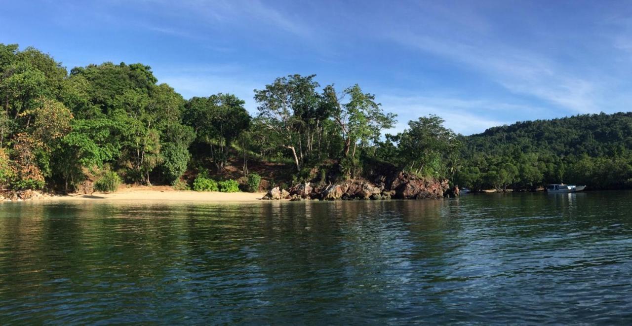Nomad Divers Bangka Likupang Buitenkant foto