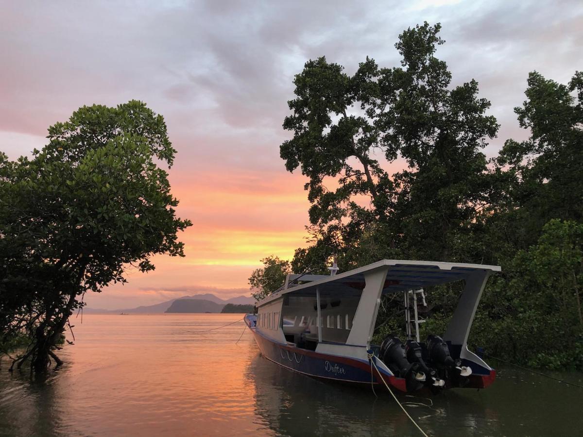 Nomad Divers Bangka Likupang Buitenkant foto